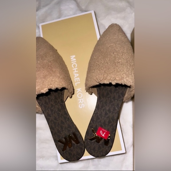 MICHAEL KORS Renee Flex Slide Pointed
Toe Flat Mules Camel Fur Leather Size 7.5 - Picture 2 of 3